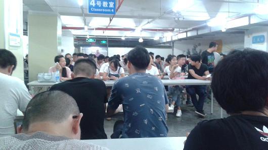 大學(xué)生臥底iPhone工廠:相信iPhone不會回美國制造