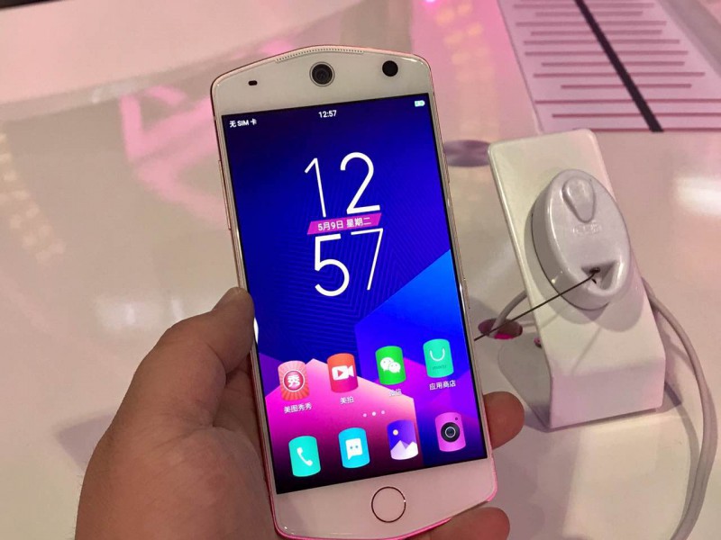 美圖M8發(fā)布:美少女定制版售2999元 限量10000臺