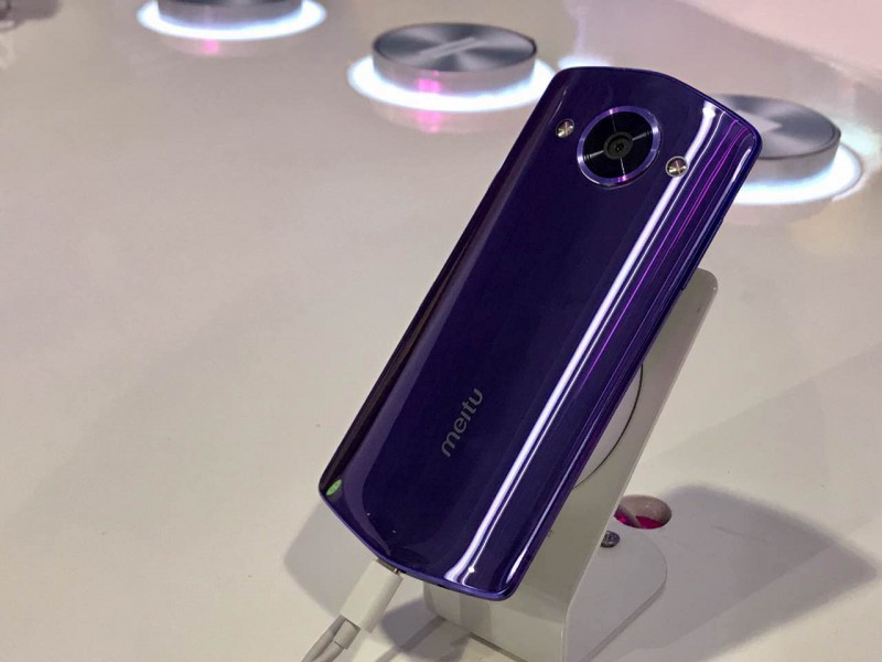 美圖M8發(fā)布:美少女定制版售2999元 限量10000臺