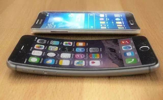 蘋果與三星開始瘋狂研發(fā)可彎曲屏幕，或?qū)⒏膶懯謾C(jī)格局