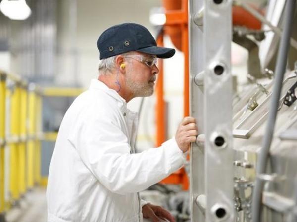 蘋果為何投資康寧？事關(guān)iPhone 8玻璃殼和AR眼鏡