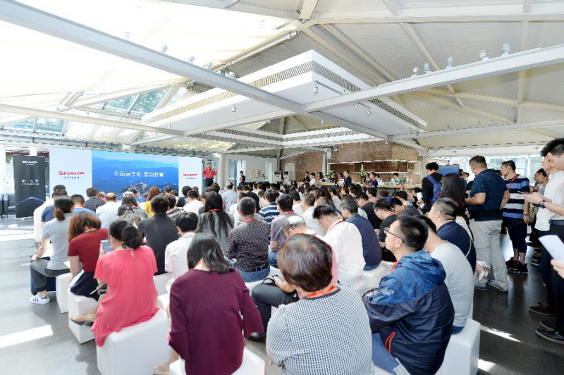 全面屏手機源自夏普，品牌媒體溝通會簽署三大戰(zhàn)略合作