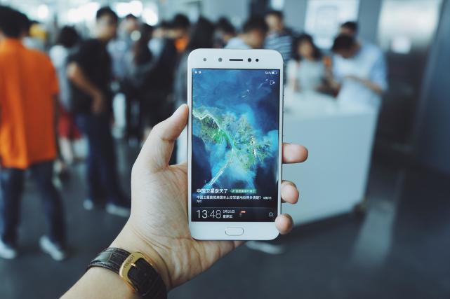 金立S10發(fā)布 全球首款配四攝像頭手機