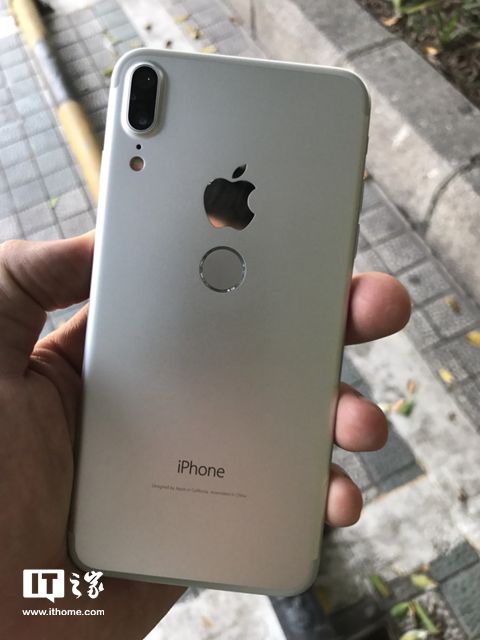 蘋(píng)果iPhone 8工程機(jī)上手：后置指紋，屏占比驚人