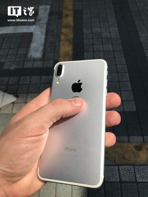 蘋(píng)果iPhone 8工程機(jī)上手：后置指紋，屏占比驚人