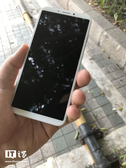蘋(píng)果iPhone 8工程機(jī)上手：后置指紋，屏占比驚人