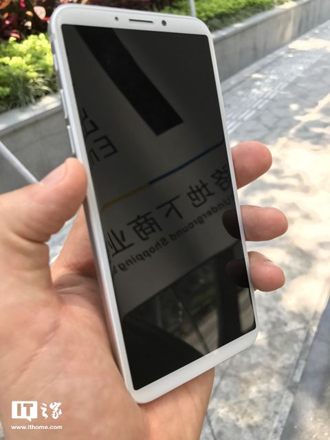 蘋(píng)果iPhone 8工程機(jī)上手：后置指紋，屏占比驚人