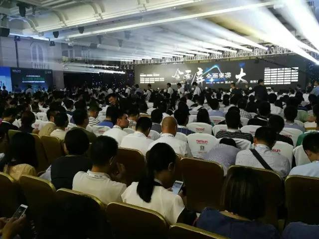 “全面屏全面來襲，屏占比大有所為”高峰論壇圓滿結(jié)束