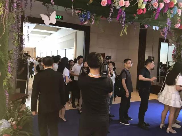 “全面屏全面來襲，屏占比大有所為”高峰論壇圓滿結(jié)束