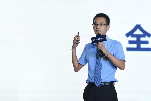 GKG:全面屏超窄邊框精密點膠解決方案