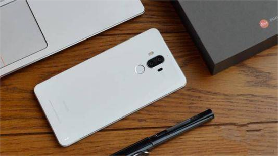 華為Mate10會(huì)給大家一個(gè)驚喜，屏內(nèi)指紋加刷臉！