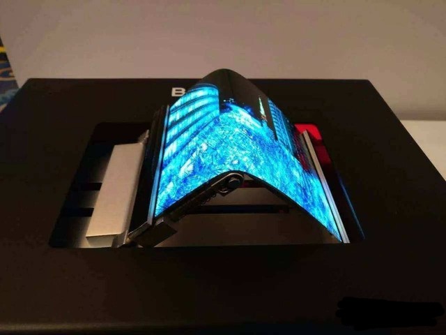 中韓積極布局！2020年一半手機將用OLED