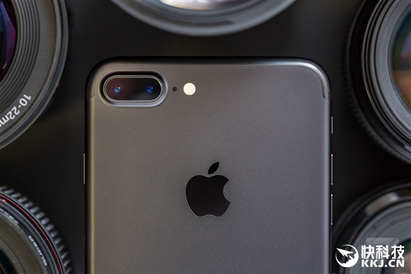 iPhone 8你還不買？蘋果新專利：妹紙自拍更漂亮