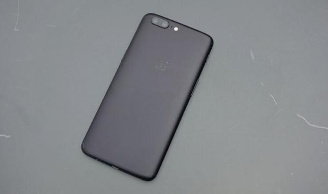 一加手機在美國攤上事了！一撥911就自動重啟