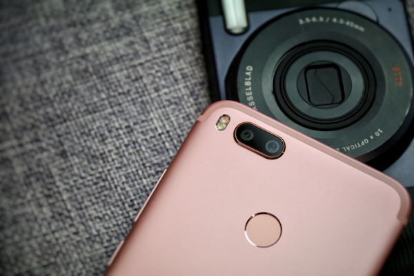 主攻線下零售市場 小米5X正式發(fā)布售價(jià)1499元