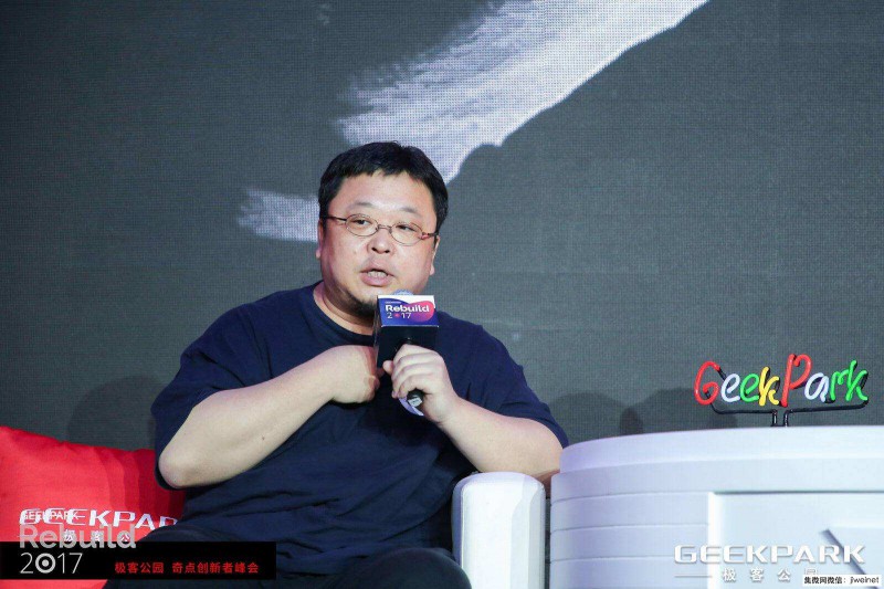 錘子最新融資約10億元 羅永浩稱明年將發(fā)革命性AI系統(tǒng)