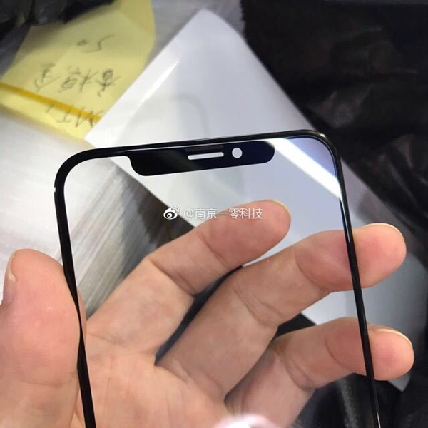 iPhone 8屏幕玻璃曝光:亮屏美如畫