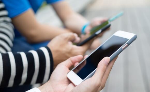 中國手機市場上半年萎縮 二三線廠們還能撐多久？