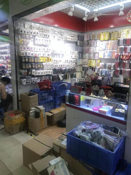 手機(jī)之城華強(qiáng)北 如今淪為“雜貨用品”一條街
