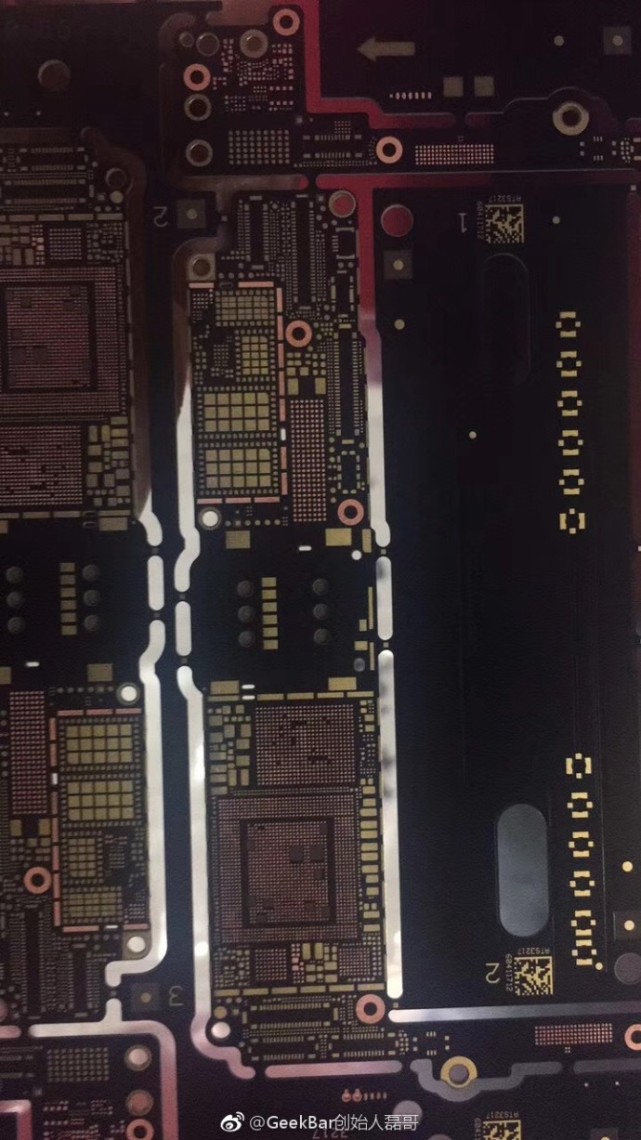 iPhone 7s主板諜照曝光 配A11處理器和2GB內(nèi)存