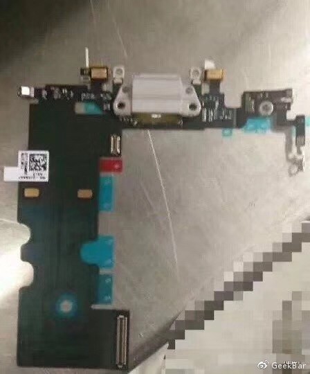 顯示行業(yè)最大驚喜，iPhone8 顯示模組爆光