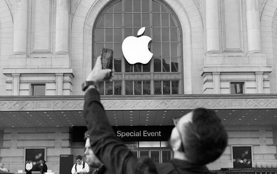 蘋果市值破1萬(wàn)億美元指日可待 巴菲特建倉(cāng)后從未賣出