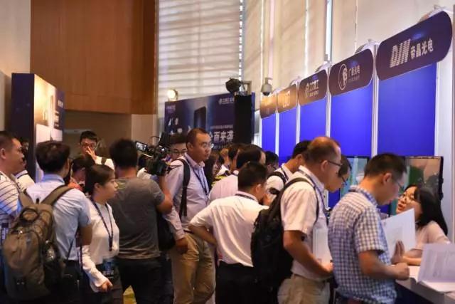 第二季“全面屏”全面來襲高峰論壇落幕:產(chǎn)業(yè)鏈崛起的六大精彩看點