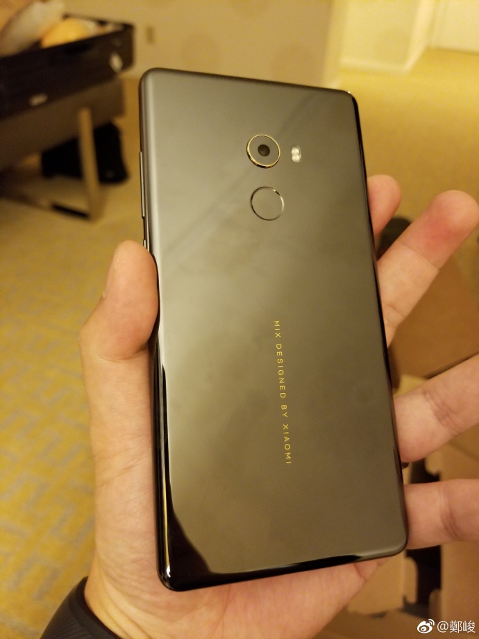 小米MIX 2黑色版真機搶先上手看:正面18:9全面屏