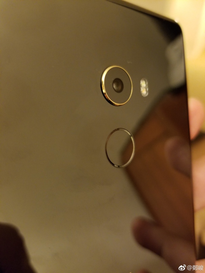 小米MIX 2黑色版真機搶先上手看:正面18:9全面屏