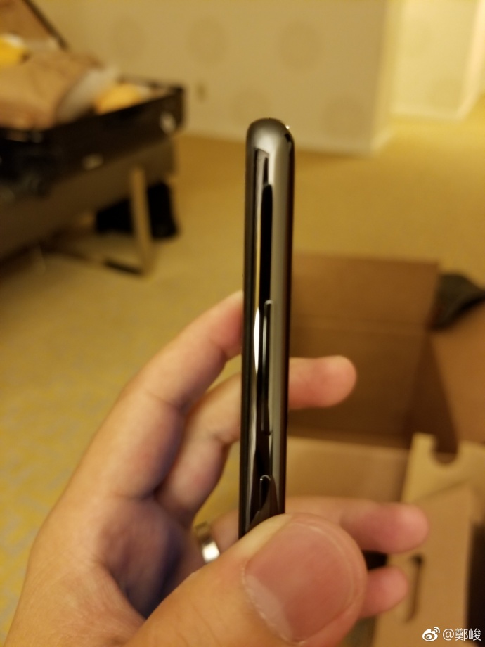 小米MIX 2黑色版真機搶先上手看:正面18:9全面屏