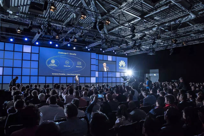 智能手機與智慧手機的區(qū)別 由AI芯片麒麟970開始