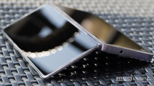 中興折疊雙面屏黑科技手機(jī)