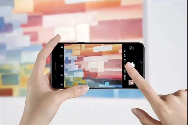 巴基斯坦日報： 雙攝像頭拍照手機OPPO F3引領(lǐng)全國性新潮流