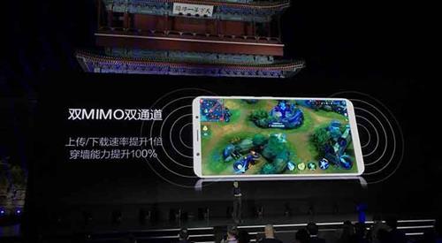 全面屏手機(jī)混戰(zhàn)：留劉海或畫圓圈 你接受哪個(gè)風(fēng)格？