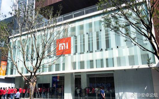 搞事情？華為余承東現(xiàn)身深圳小米之家旗艦店