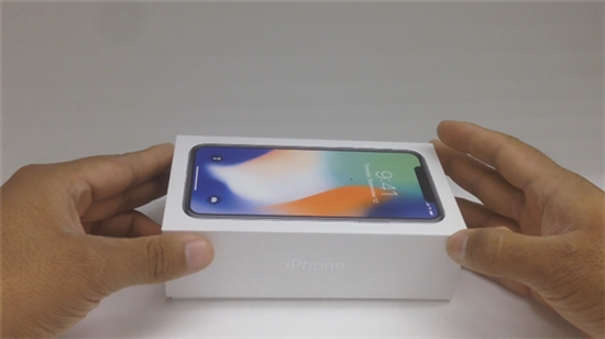 全球首個(gè)iPhone X用戶開(kāi)箱來(lái)了：開(kāi)機(jī)被驚到 越用越愛(ài)！