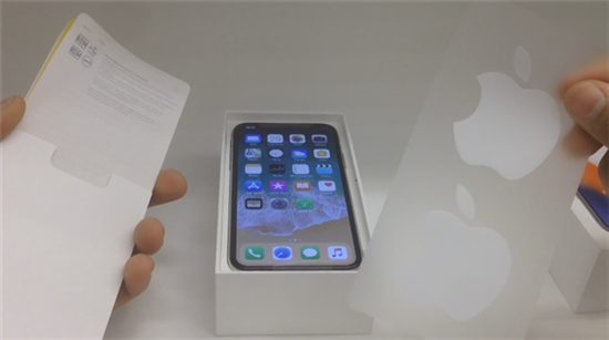 全球首個(gè)iPhone X用戶開(kāi)箱來(lái)了：開(kāi)機(jī)被驚到 越用越愛(ài)！