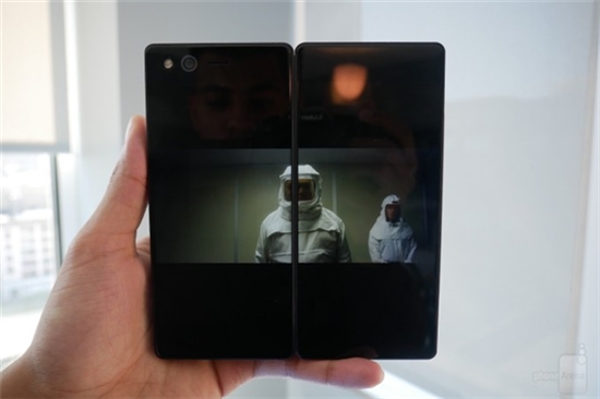 中興雙屏折疊手機AXON M宣布開賣