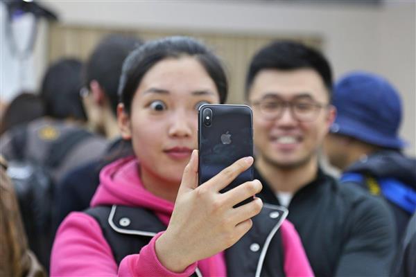 iPhone X國(guó)行版上手：瞬間接受“劉海”