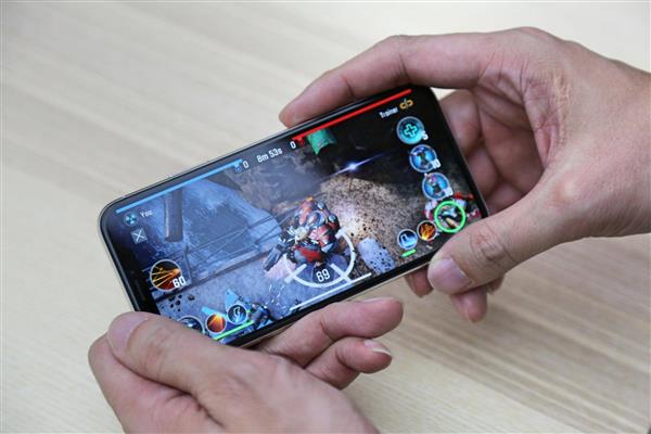 iPhone X國(guó)行版上手：瞬間接受“劉海”