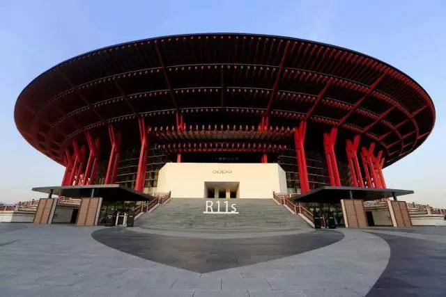 OPPO發(fā)布首款全面屏手機R11s 屏占比高達85.8%