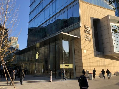 iPhone X今日首發(fā) 預(yù)約取貨現(xiàn)場(chǎng)氣氛火爆