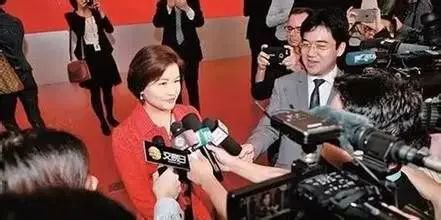 “她的工廠一旦停工，全球手機都得斷貨”，她是中國女首富，身價 500 億！