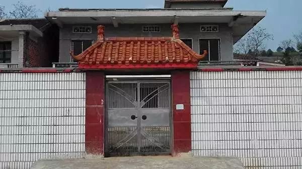 “她的工廠一旦停工，全球手機都得斷貨”，她是中國女首富，身價 500 億！