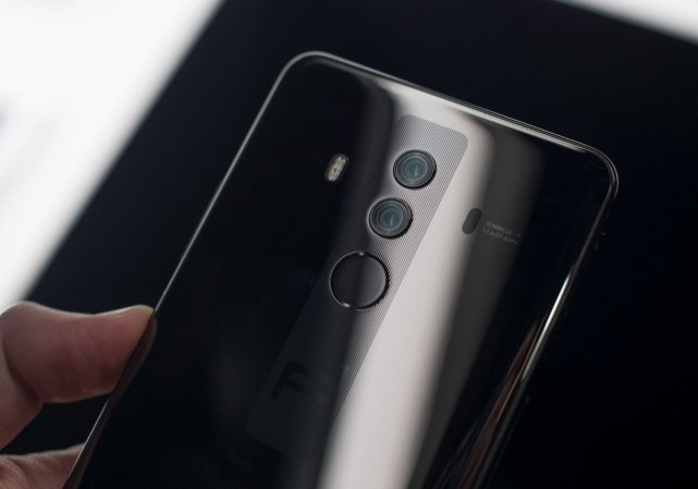 華為手機獲高溢價 Mate10保時捷版被炒至3萬是何邏輯？