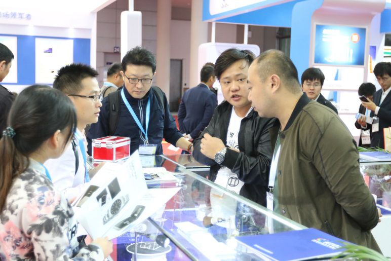 千家名企掘金百億市場 | 2017深圳國際全觸與顯示展盛大開幕