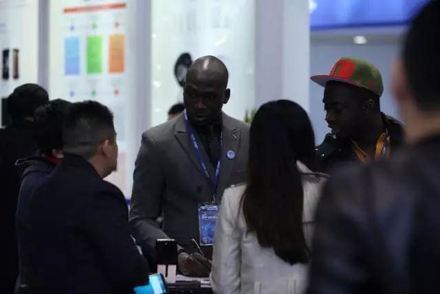 2017重慶國際手機展:外商考察團參展 深入了解中國手機產(chǎn)業(yè)