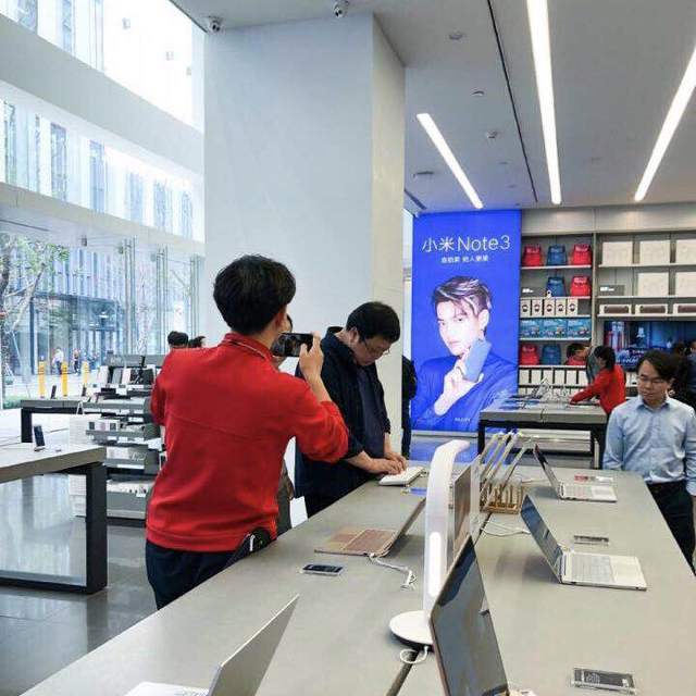 羅永浩拜訪小米旗艦店，錘子也要搞生態(tài)鏈了嗎？
