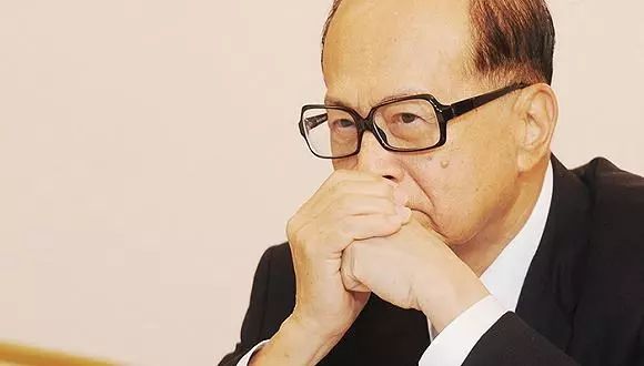 香港“殖民地思維”令李嘉誠慘失2000億，出路何在？