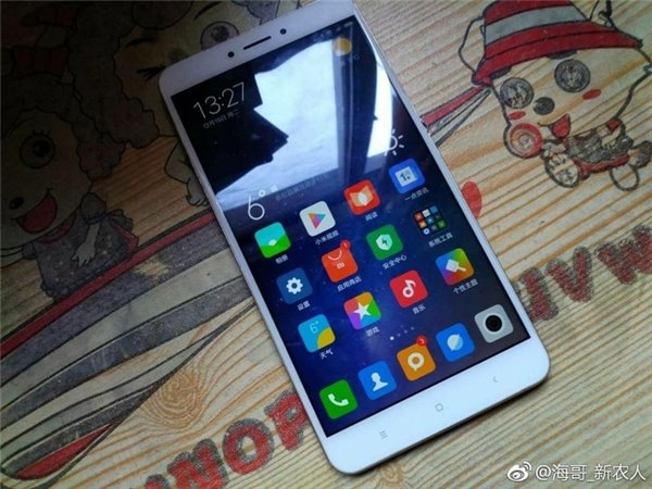 小米Max2車禍被撞彎，掰直還能打電話